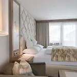 فندق Hochfirst Luxury Mountain اوبرغورغل